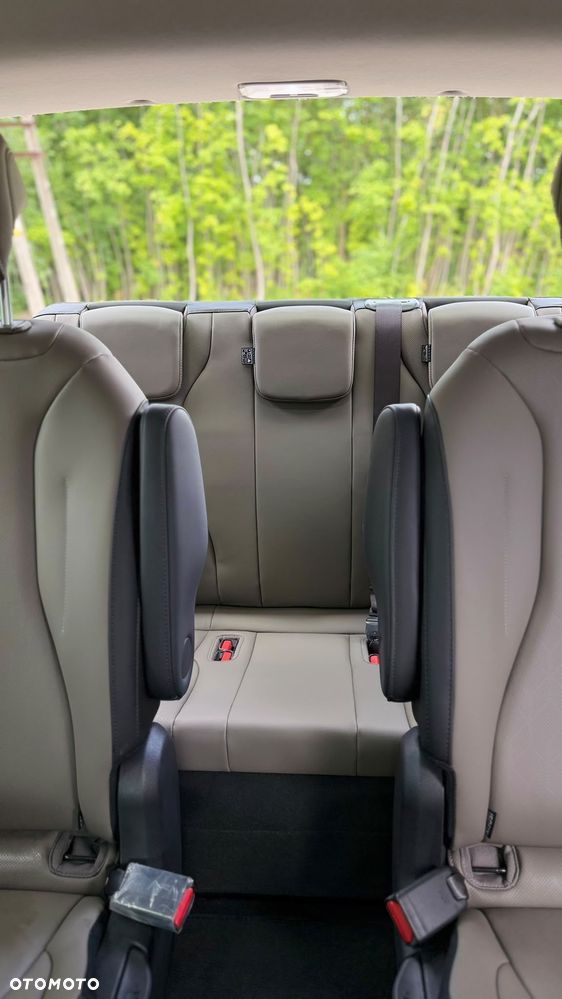 Kia Carnival - 36