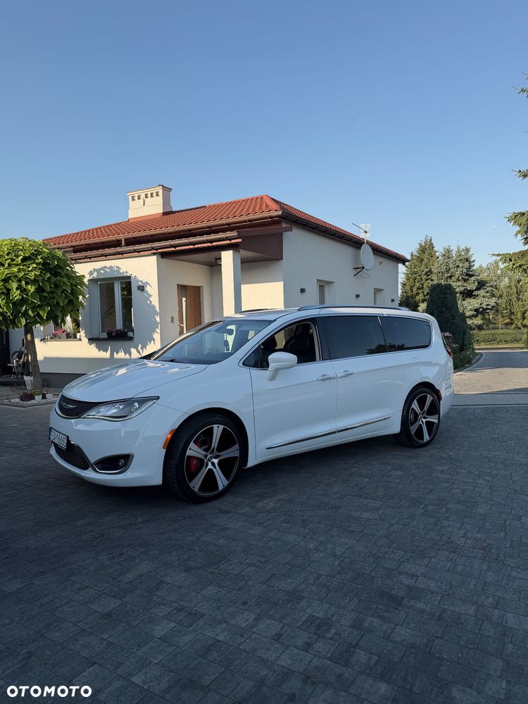Chrysler Pacifica - 19