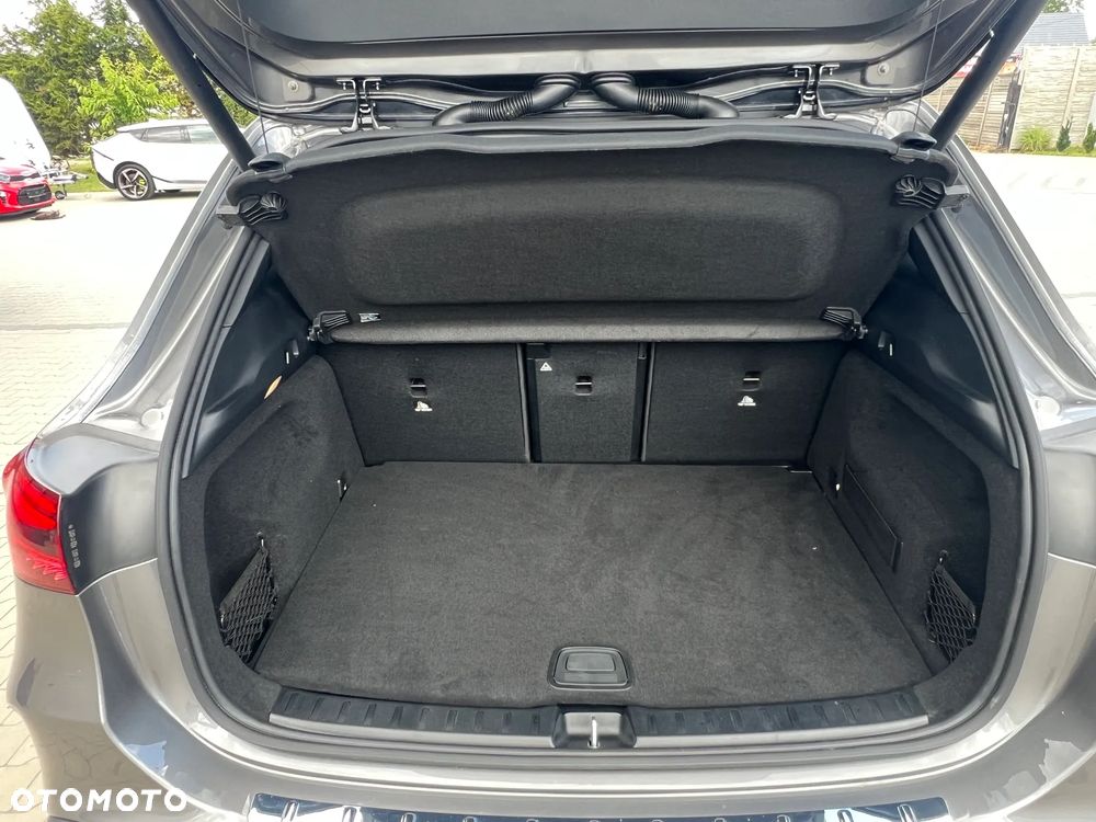 Mercedes-Benz GLA - 11