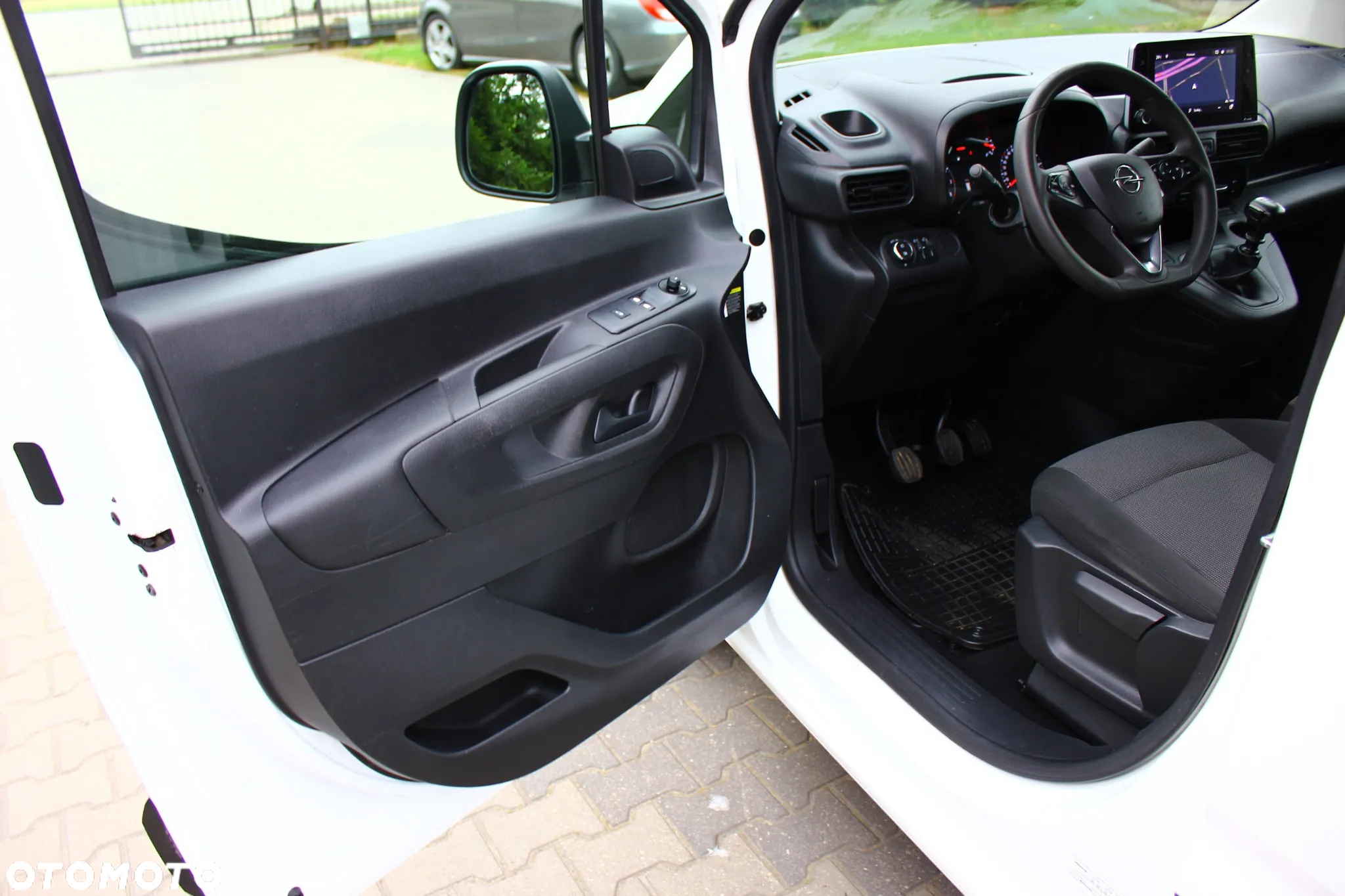 Opel Combo 1.5 CDTI 102KM LONG L2 3 OSOBOWY  NAVIGACJA KAMERA COFANIA CLIMATRONIC DWUSTREFOWY - 30