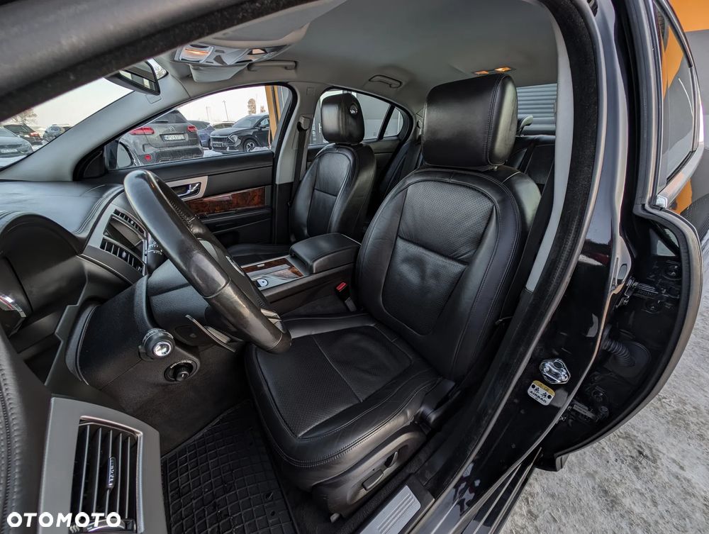 Jaguar XF 3.0 V6 S Luxury - 24