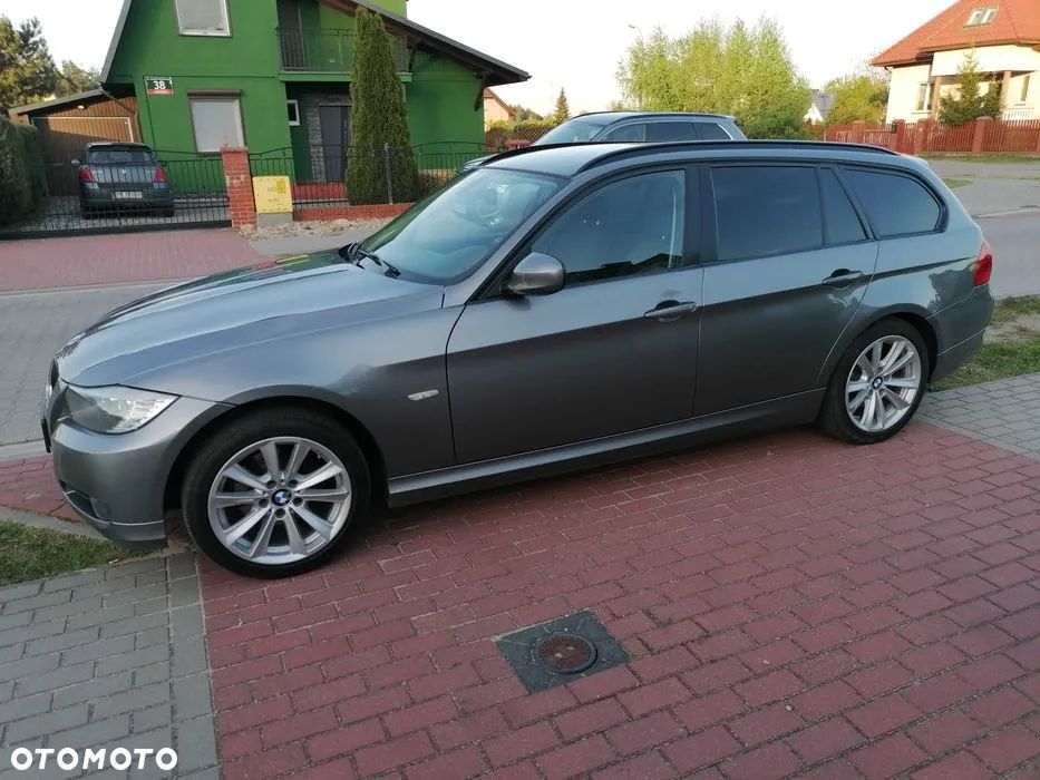 BMW Seria 3 318i Touring - 3