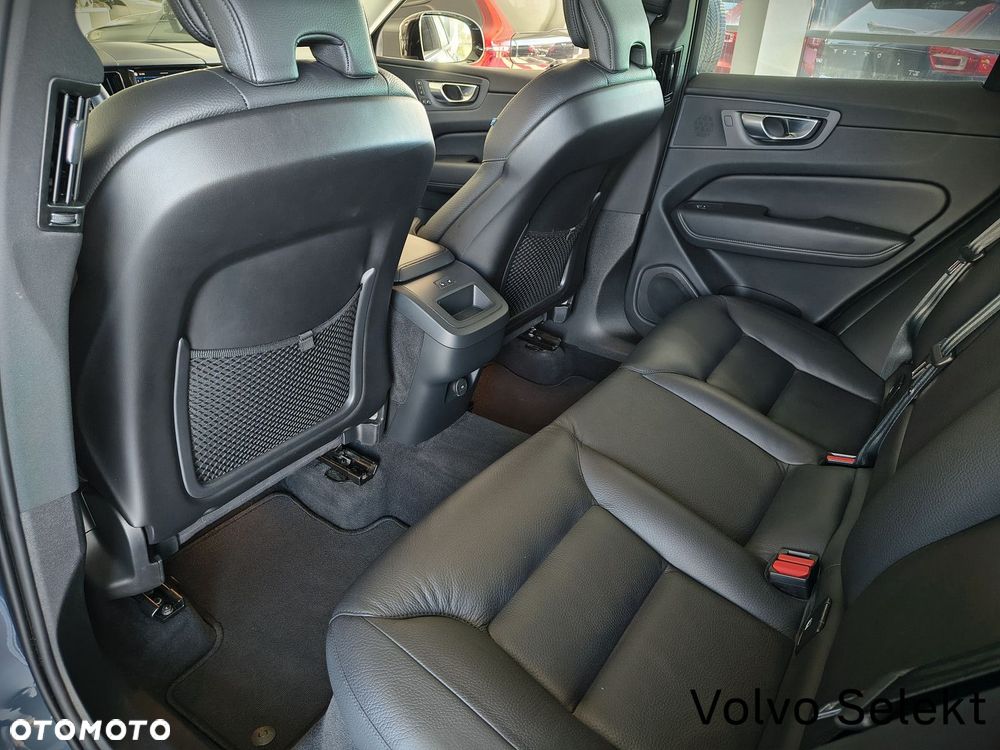 Volvo XC 60 B4 D Plus Dark - 14