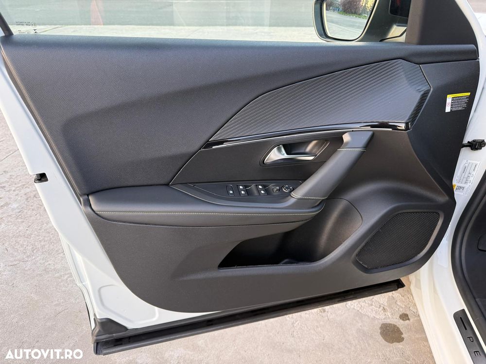 Peugeot 2008 PureTech 130 EAT8 GT Pack - 37