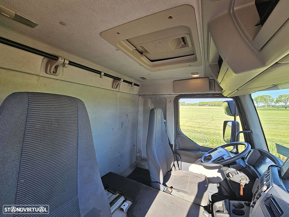 Volvo FL 240.12 11990 560TONELADAS COM PLATAFORMA CAIXA - 14