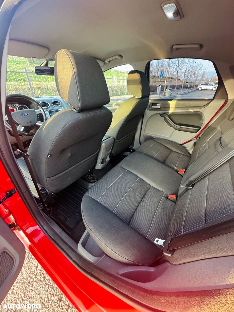 Ford Focus 1.6 TDCi DPF Ghia - 6