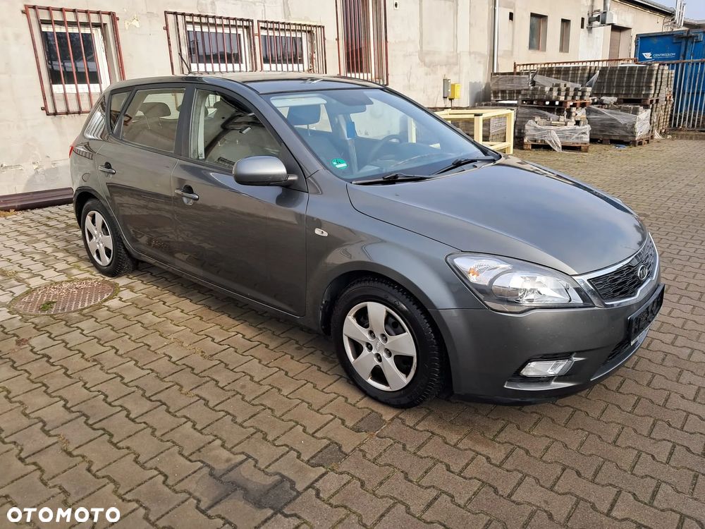 Kia Ceed 1.6 Crdi Comfort + - 1