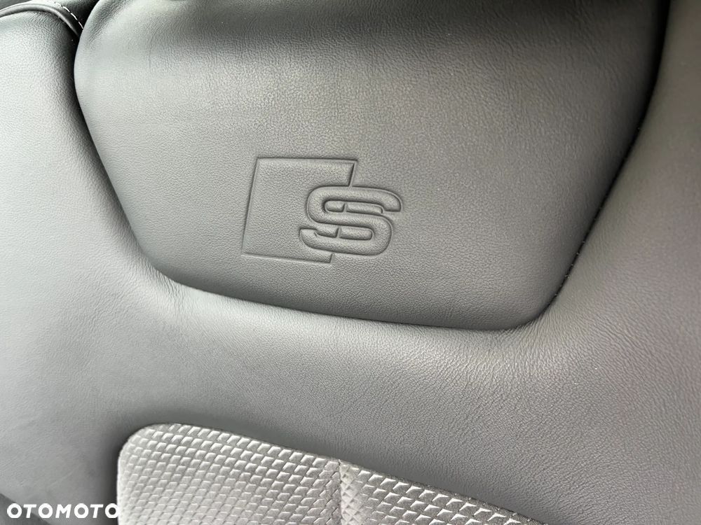 Audi A6 Avant 40 TDI quattro S tronic S line - 29