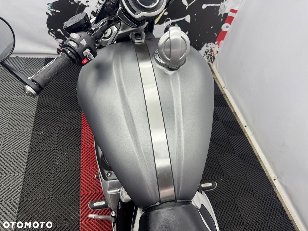 Triumph Rocket - 23