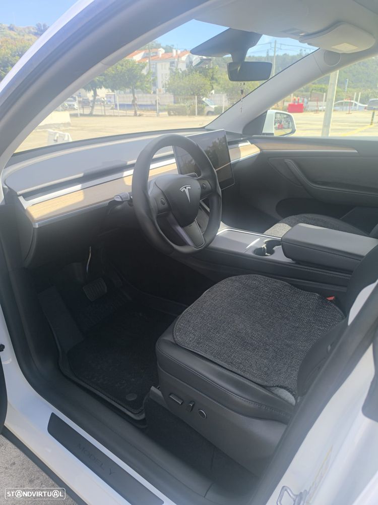 Tesla Model Y - 9