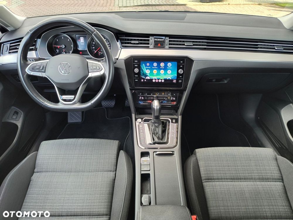 Volkswagen Passat - 17