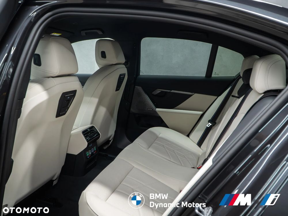 BMW Seria 5 530e xDrive - 23