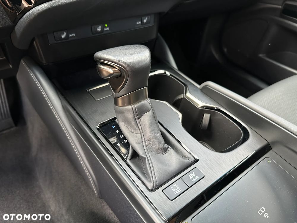 Lexus ES 300h Business Edition - 8