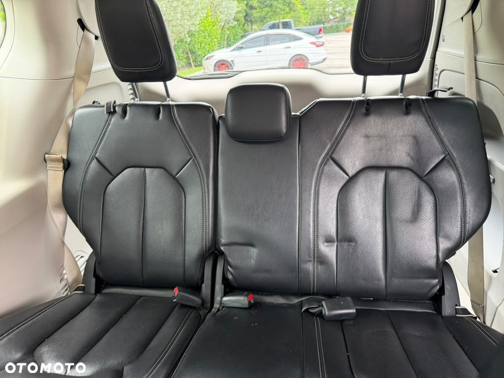 Chrysler Pacifica - 11