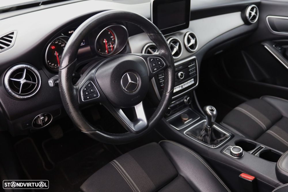 Mercedes-Benz CLA 180 d Shooting Brake Urban - 8
