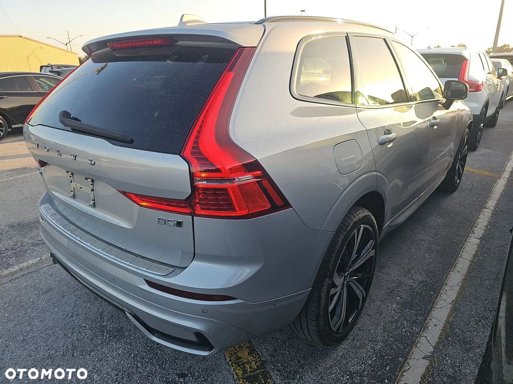 Volvo XC 60 B5 B AWD Ultimate Dark - 4