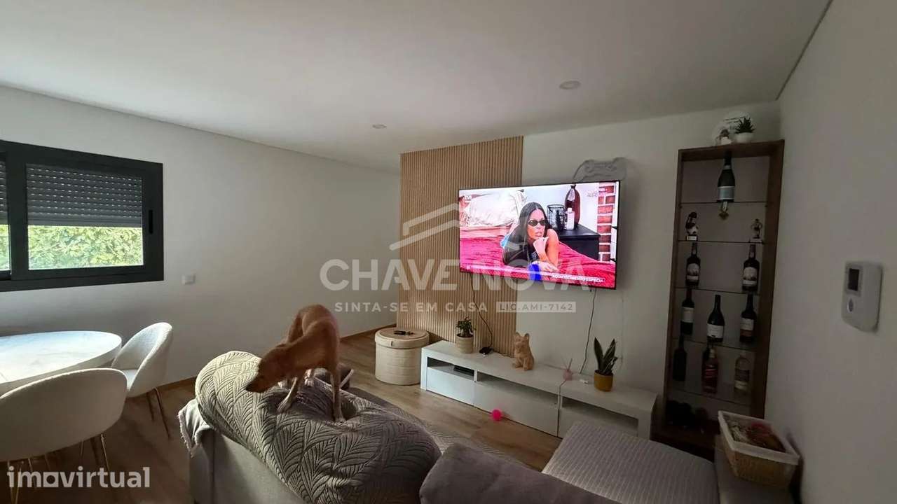 T1+1 Como Novo c/ Lugar de Garagem em Pedroso - Grande imagem: 2/14
