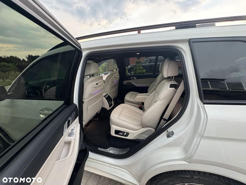 BMW X7 M50i sport - 29