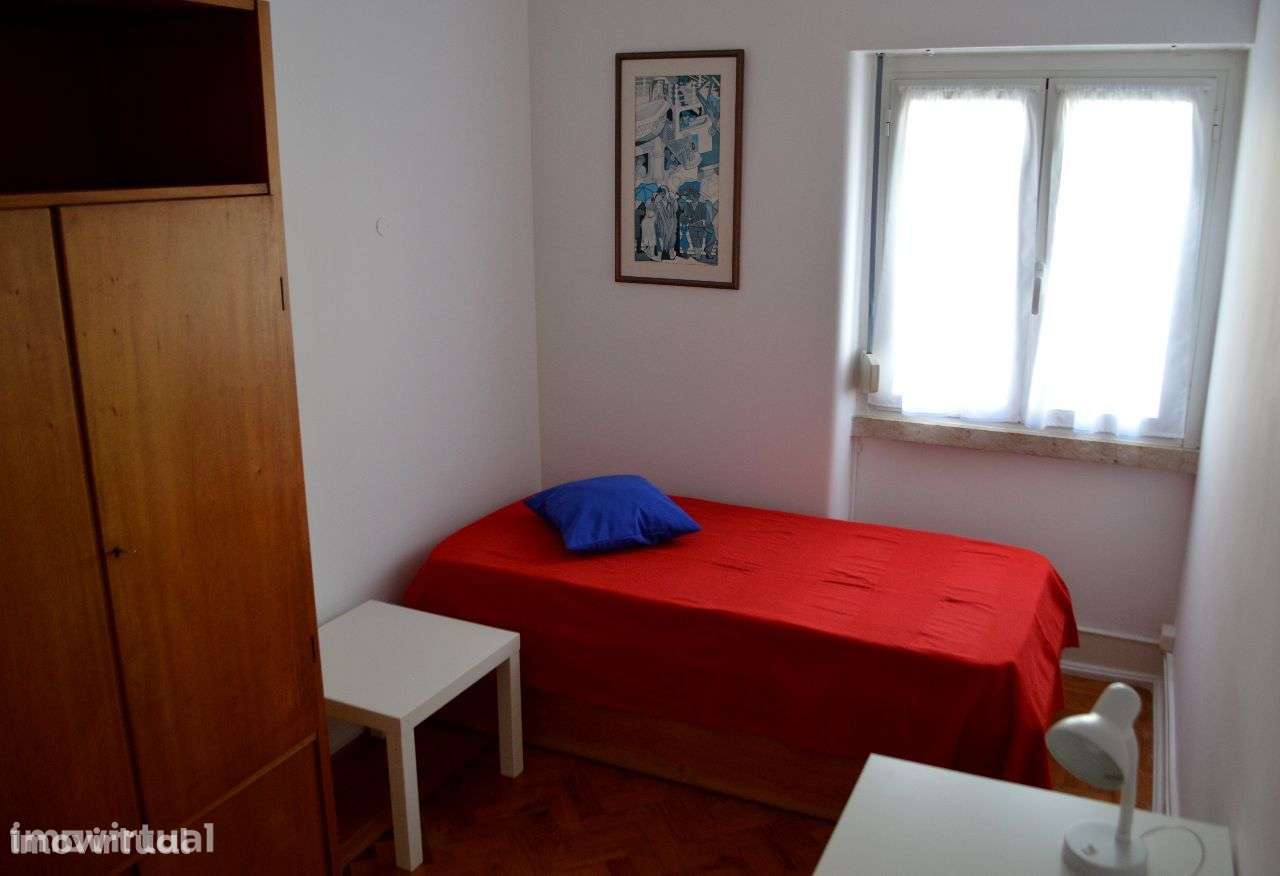 AVENIDAS NOVAS ALUGA-SE QUARTO A ESTUDANTES RAPARIGAS - Grande imagem: 4/9