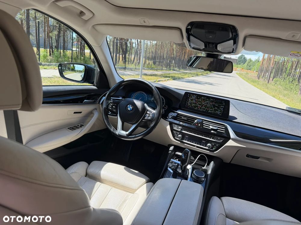 BMW Seria 5 520d Sport Line - 9