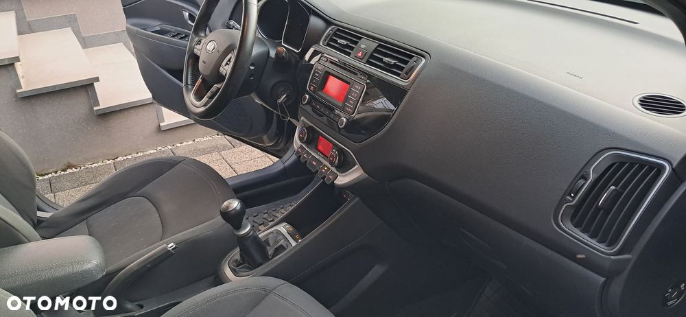 Kia Rio 1.2 Dream Team Edition - 38