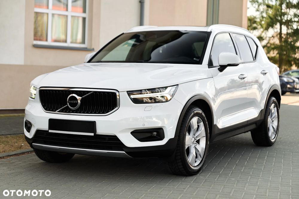 Volvo XC 40 T3 Momentum Pro - 2