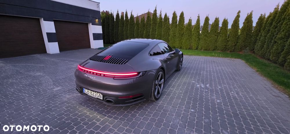 Porsche 911 Carrera 4 PDK - 3