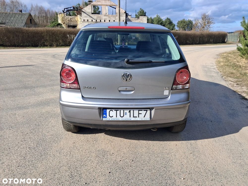 Volkswagen Polo 1.4 16V Trendline - 8