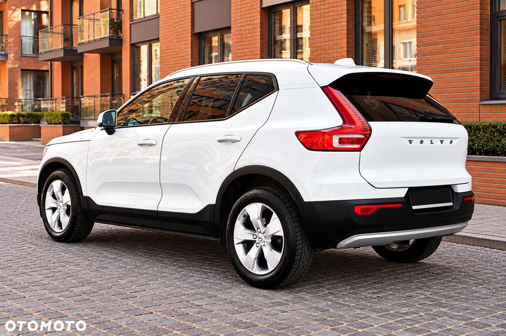 Volvo XC 40 T3 Momentum Pro - 4