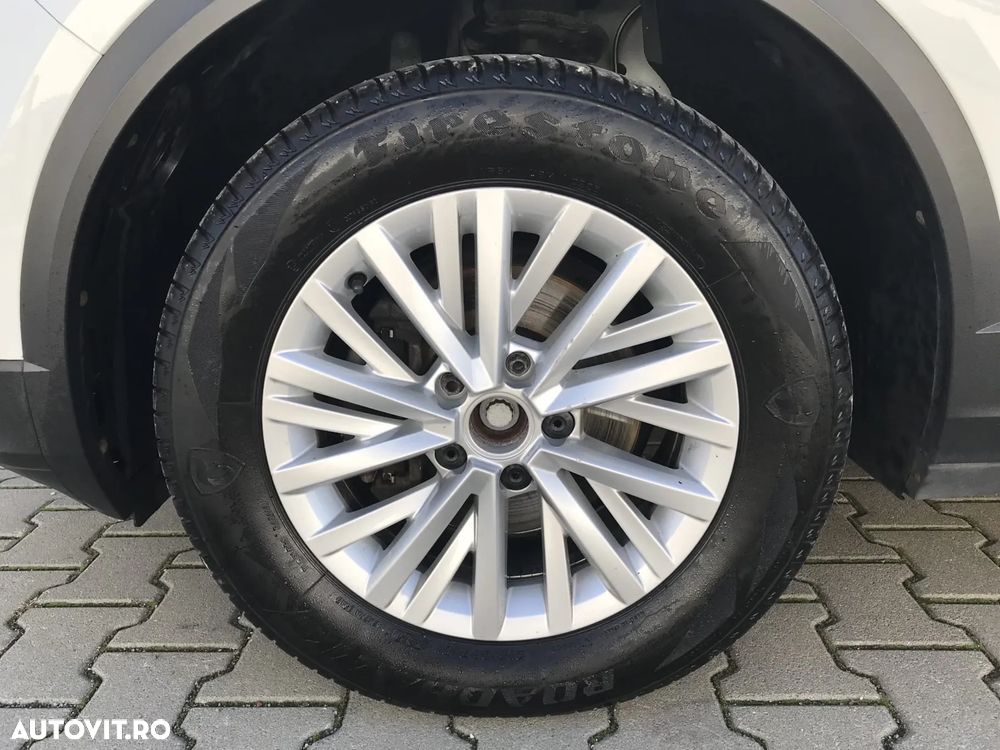 Volkswagen T-Roc - 41