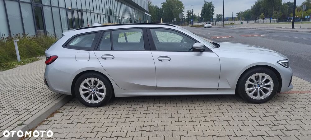 BMW Seria 3 318d - 11