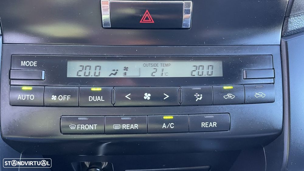 Toyota Land Cruiser VDJ 200 V8 4.5 D-4D - 34