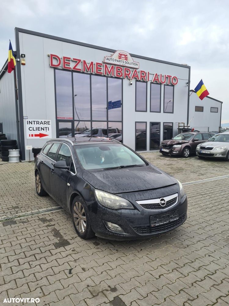 Dezmembram Opel Astra J 1.7 diesel din 2012