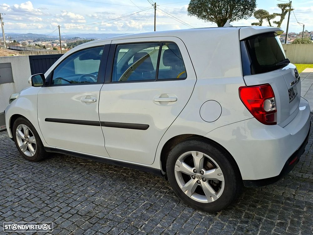 Toyota Urban Cruiser 1.4 D-4D 4x2 - 4