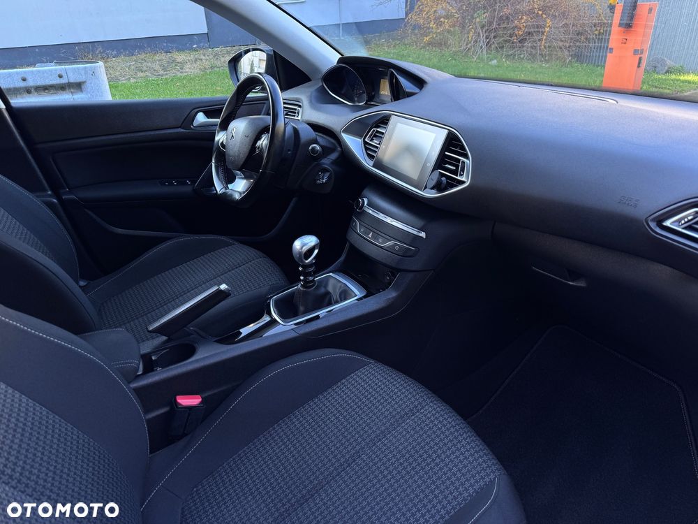 Peugeot 308 PureTech 130 GPF Stop & Start Active Business-Paket - 21