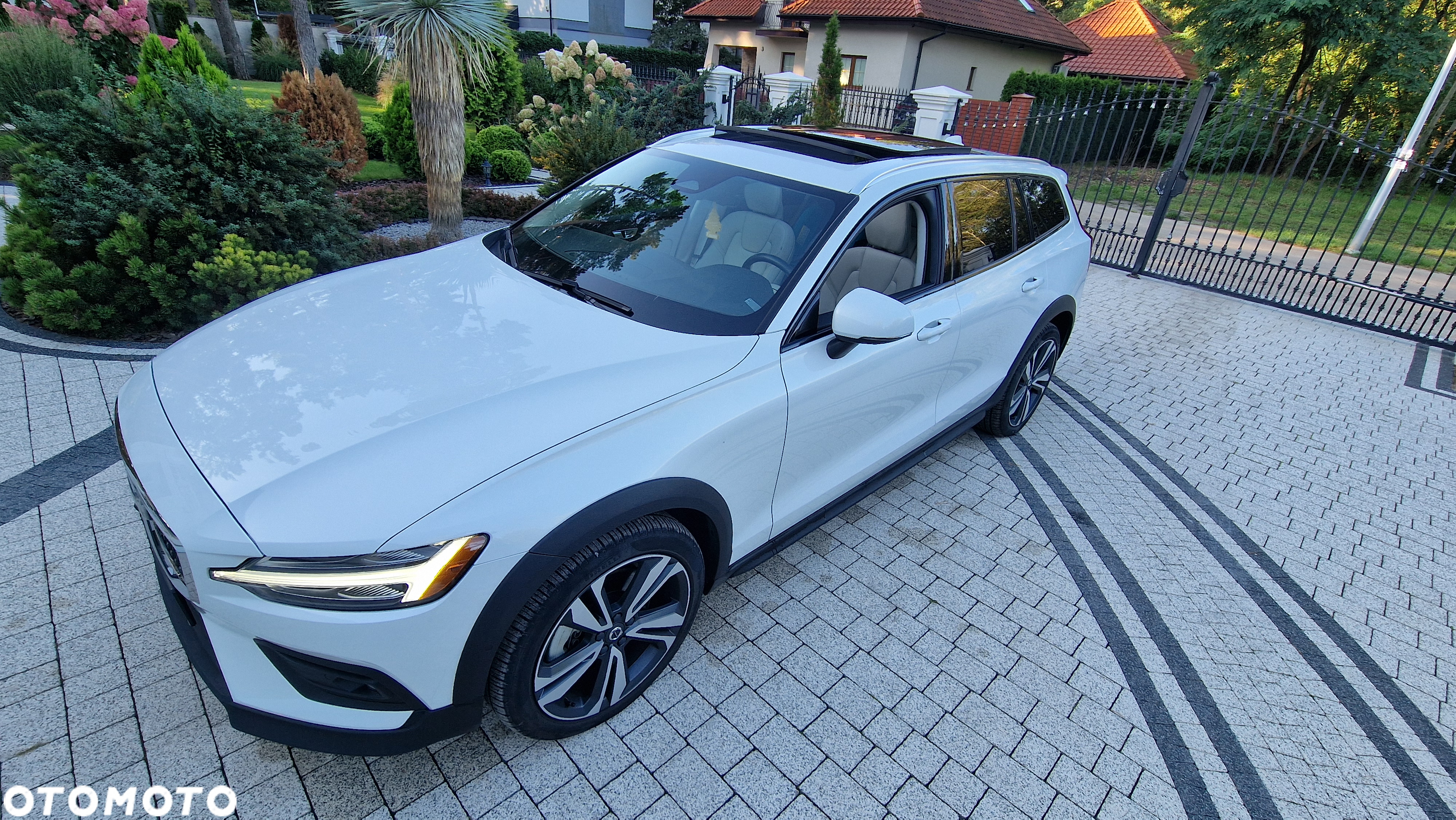 Volvo V60 Cross Country B5 B AWD Plus - 10