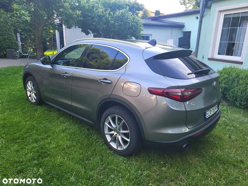 Alfa Romeo Stelvio 2.0 Turbo 16V AT8-Q4 Ti - 14