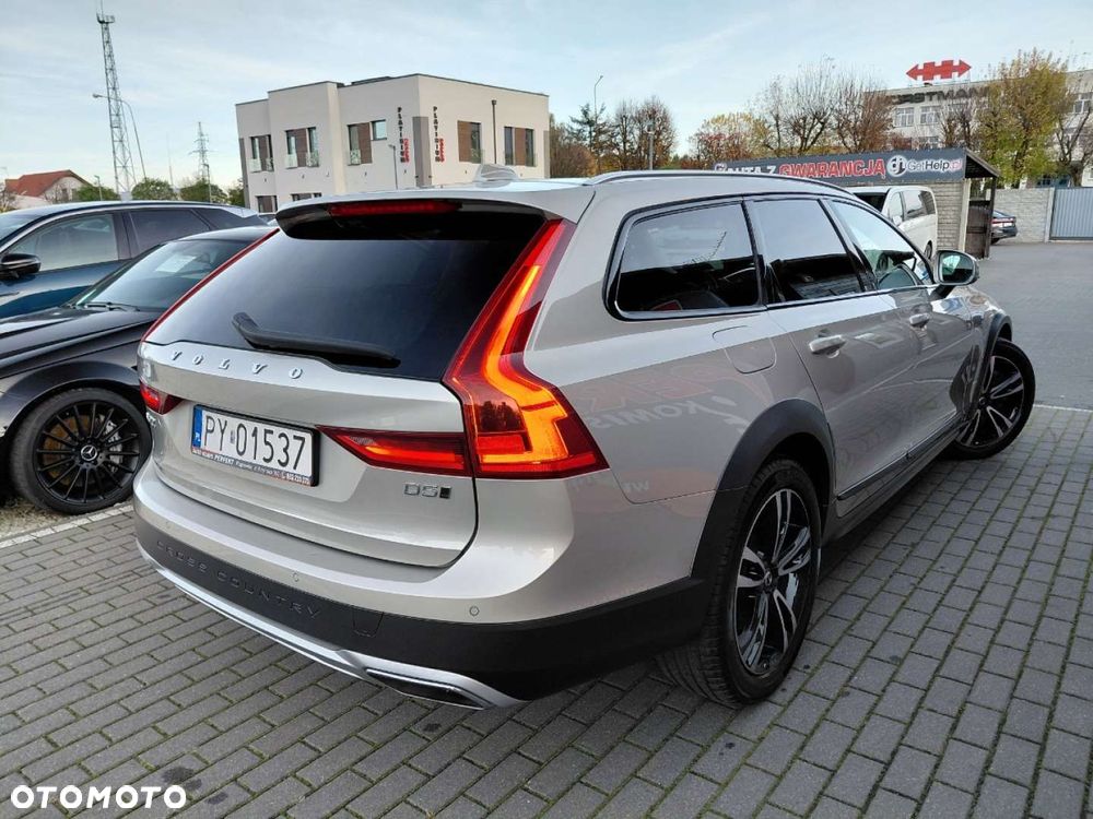Volvo V90 Cross Country - 8