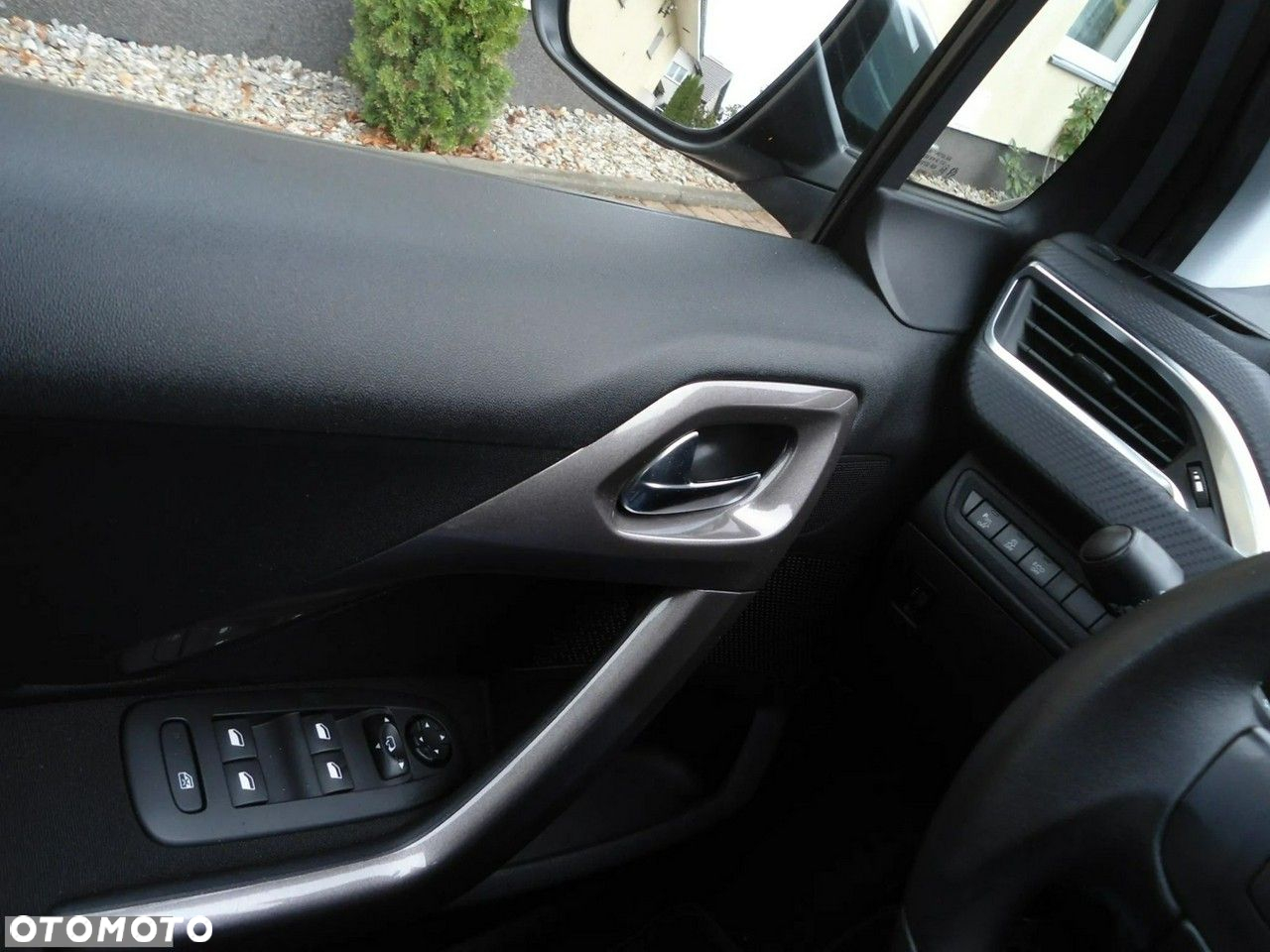 Peugeot 2008 1.6 e-HDi Allure S&S - 33