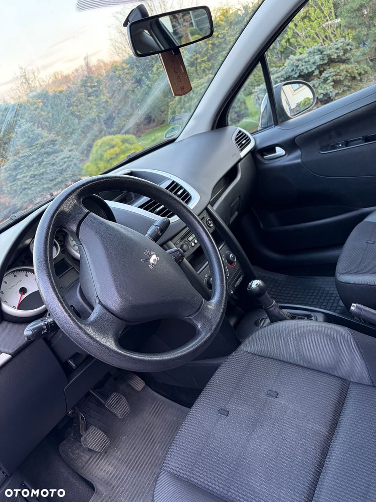 Peugeot 207 1.4 - 7