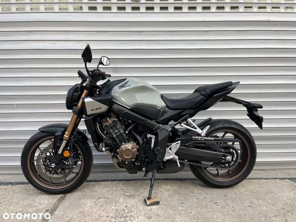 Honda CB - 32