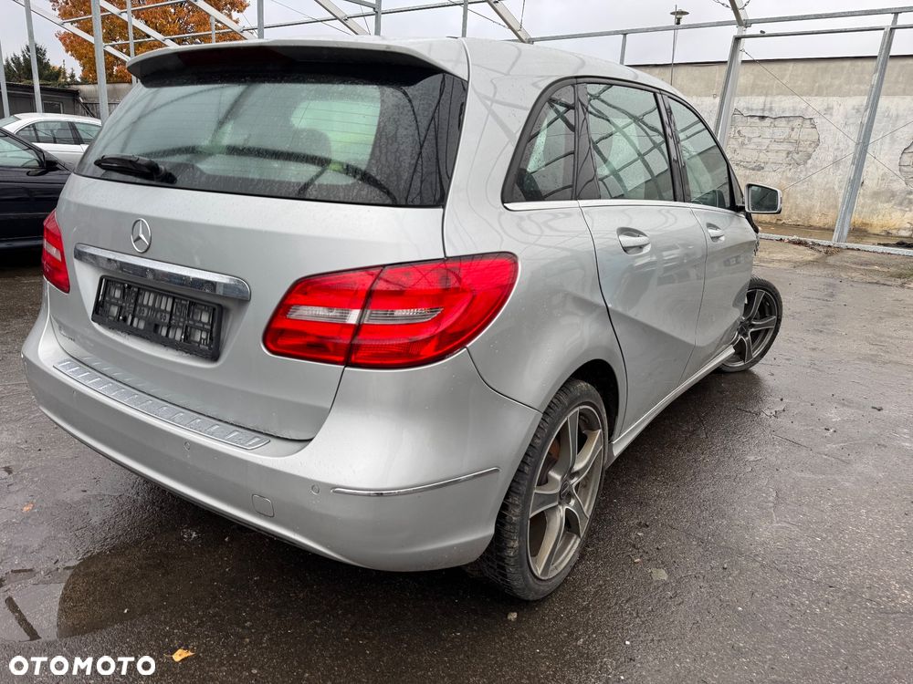 Mercedes-Benz Klasa B 180 BlueEFFICIENCY Edition Style - 3