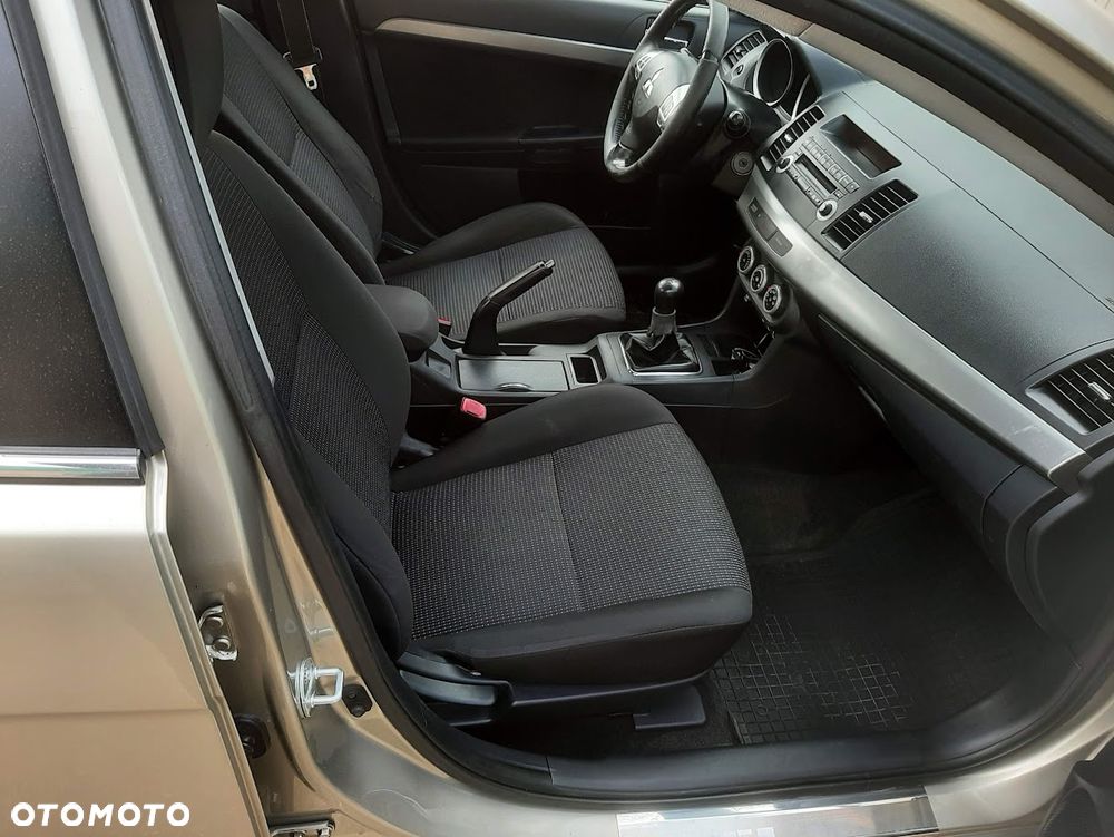 Mitsubishi Lancer 1.8 Invite - 7