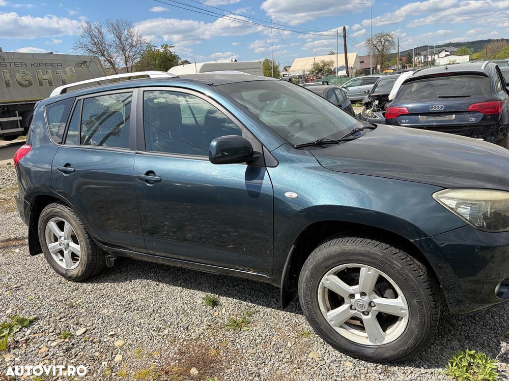 Toyota RAV4 2.2 D-CAT 4x4 Sol - 4