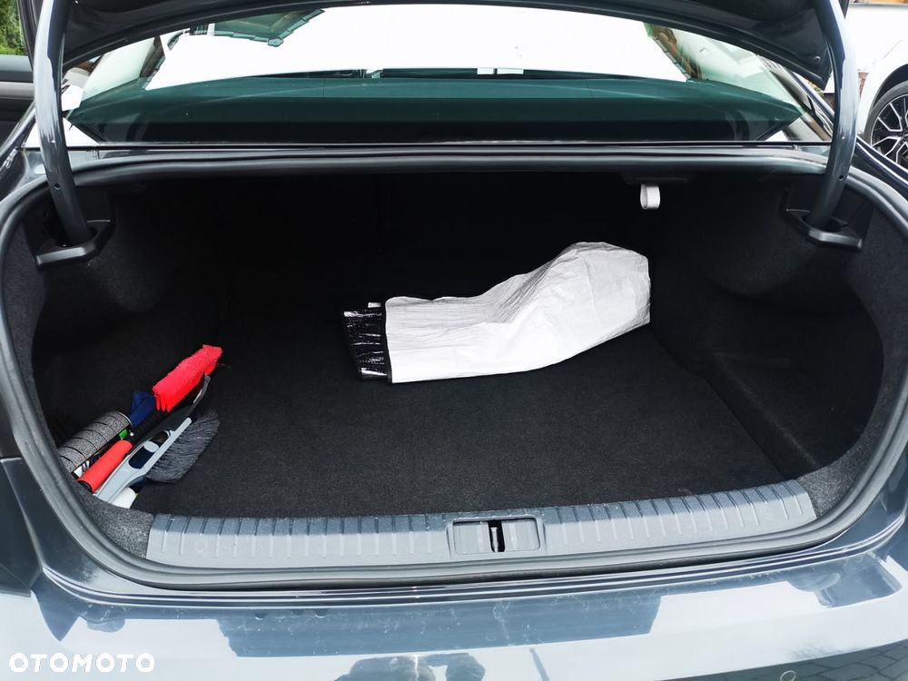 Volkswagen Passat 2.0 TDI SCR Trendline - 10