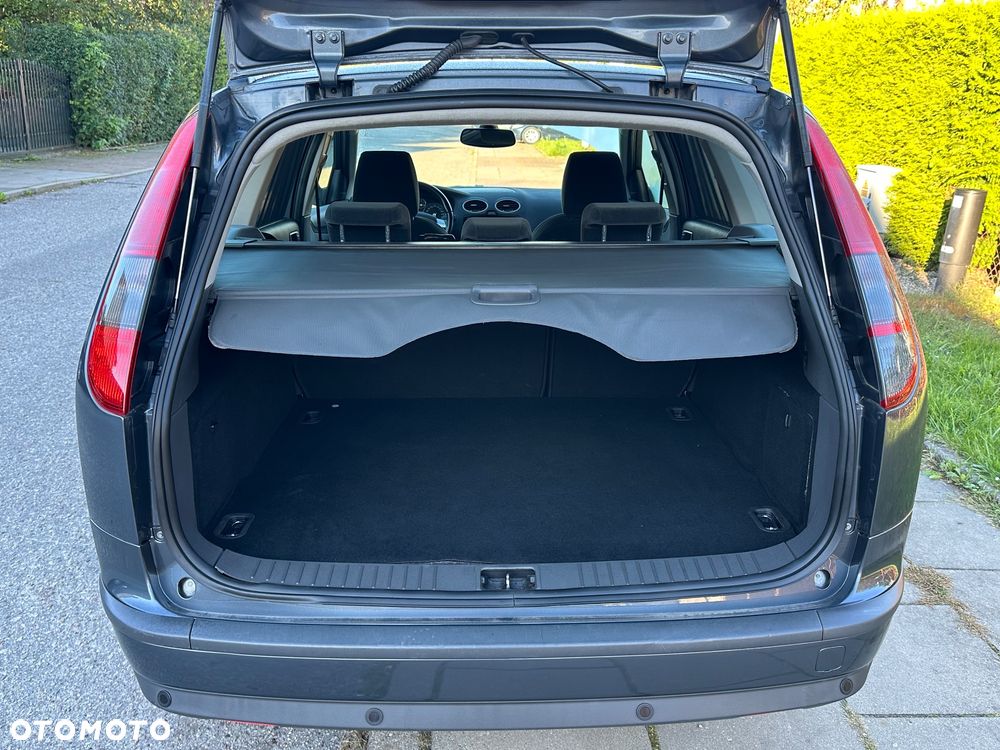 Ford Focus 1.6 Ghia - 12
