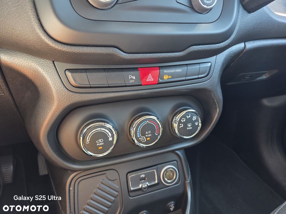 Jeep Renegade 1.6 E-torQ Night Eagle - 22