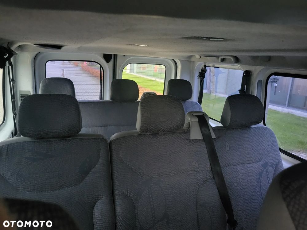 Renault Trafic Passenger - 8