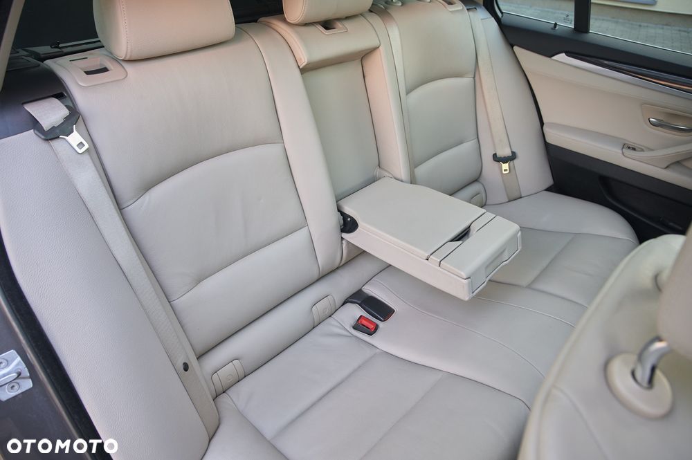 BMW Seria 5 520d - 27