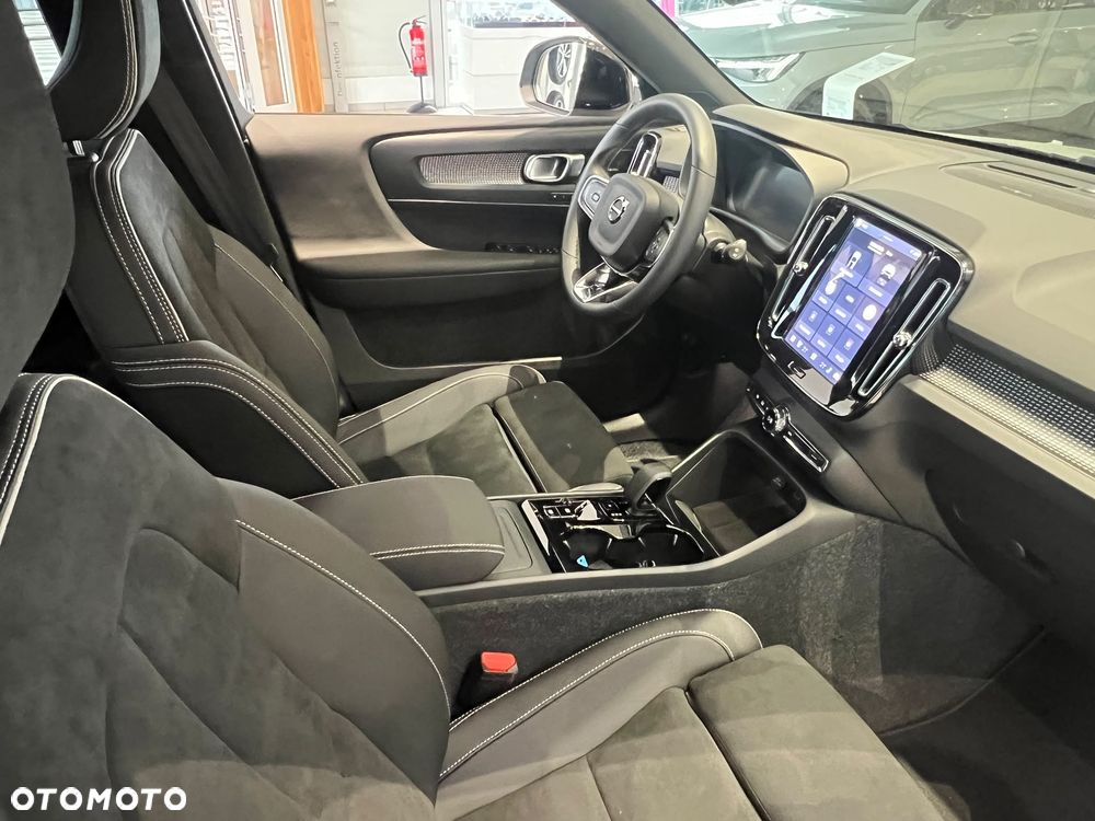 Volvo XC 40 B4 AWD Plus Dark - 16